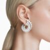 Ariana Grande X Swarovski Σκουλαρίκια με κρεμαστά στοιχεία, κρυστάλλινο μαργαριτάρι, μικτές κοπές, λευκό, επιροδιωμένα Ariana Grande X Swarovski Σκουλαρίκια με κρεμαστά στοιχεία, κρυστάλλινο μαργαριτάρι, μικτές κοπές, λευκό, επιροδιωμένα