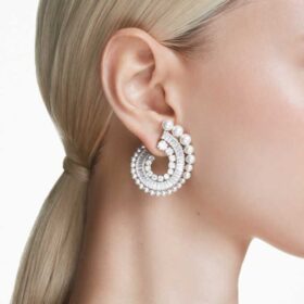 Ariana Grande X Swarovski Σκουλαρίκια με κρεμαστά στοιχεία, κρυστάλλινο μαργαριτάρι, μικτές κοπές, λευκό, επιροδιωμένα
