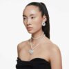 Ariana Grande X Swarovski Κολιέ τύπου choker με μικτή κοπή, κρυστάλλινα μαργαριτάρια, καρδιά, λευκό, επιροδιωμένο Ariana Grande X Swarovski Κολιέ τύπου choker με μικτή κοπή, κρυστάλλινα μαργαριτάρια, καρδιά, λευκό, επιροδιωμένο