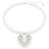 Κολιέ Ariana Grande X Swarovski με κρυστάλλινο μαργαριτάρι, κοπή καρδιάς, καρδιά, λευκό, επιροδιωμένο Κολιέ Ariana Grande X Swarovski με κρυστάλλινο μαργαριτάρι, κοπή καρδιάς, καρδιά, λευκό, επιροδιωμένο