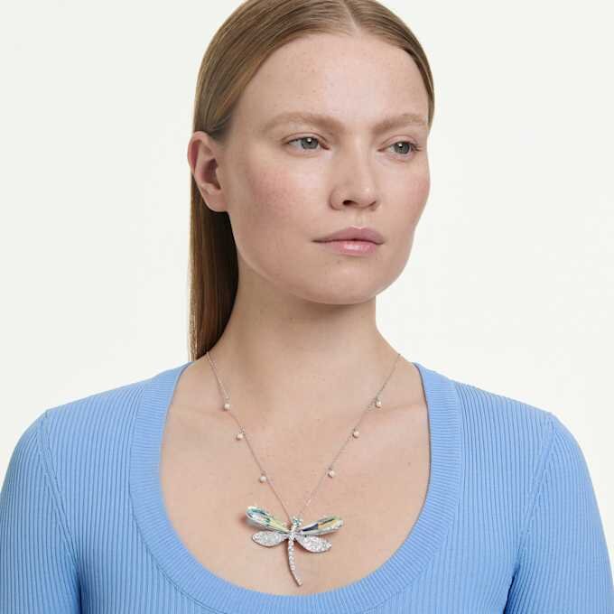 Κρεμαστό και καρφίτσα Ariana Grande X Swarovski με κρυστάλλινη πέρλα, μικτές κοπές, λιβελλούλα, λευκό, επιροδιωμένο Κρεμαστό και καρφίτσα Ariana Grande X Swarovski με κρυστάλλινη πέρλα, μικτές κοπές, λιβελλούλα, λευκό, επιροδιωμένο