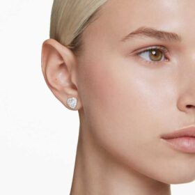 Σκουλαρίκια Ariana Grande X Swarovski με κρύσταλλα διαφόρων κοπών, σε σχήμα καρδιάς, λευκά, επιχρυσωμένα με ρόδιο