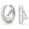 Σκουλαρίκια κρίκοι Ariana Grande X Swarovski με κρυστάλλινα μαργαριτάρια, κοπή μπαγκέ, λευκά, επιχρυσωμένα με ρόδιο