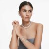 Ariana Grande X Swarovski Κολιέ-κολάρο με κρυστάλλινα μαργαριτάρια, στρογγυλή κοπή, λευκό, επιροδιωμένο Ariana Grande X Swarovski Κολιέ-κολάρο με κρυστάλλινα μαργαριτάρια, στρογγυλή κοπή, λευκό, επιροδιωμένο
